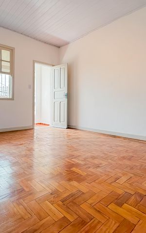 Casa à venda com 90m², 2 quartos e sem vaga Casa à venda com 90m², 2 quartos e sem vagaQuarto 1
