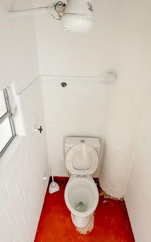 Casa à venda com 90m², 2 quartos e sem vaga Casa à venda com 90m², 2 quartos e sem vagaBanheiro Térreo