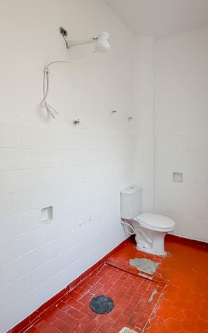 Casa à venda com 90m², 2 quartos e sem vaga Casa à venda com 90m², 2 quartos e sem vagaBanheiro Corredor