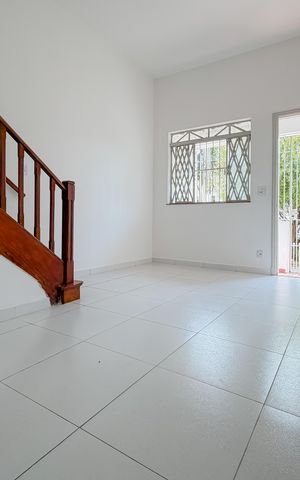 Casa à venda com 90m², 2 quartos e sem vaga Casa à venda com 90m², 2 quartos e sem vagaSala