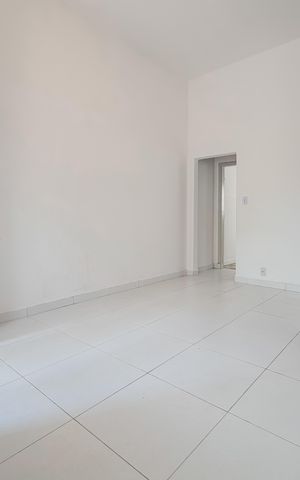 Casa à venda com 90m², 2 quartos e sem vaga Casa à venda com 90m², 2 quartos e sem vagaSala