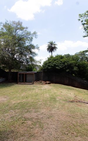Casa de condomínio à venda com 590m², 4 quartos e 8 vagasÁREA EXTERNA FUNDOS