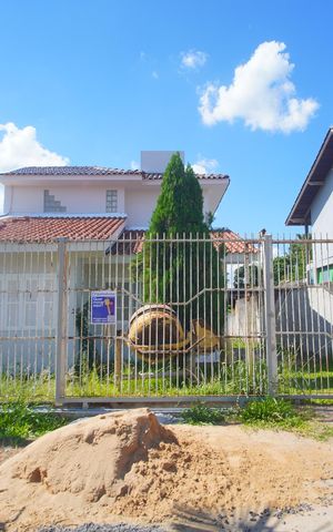 Casa para alugar com 110m², 3 quartos e 2 vagasFachada