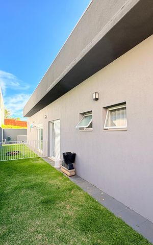 Casa de condomínio para alugar com 362m², 4 quartos e 3 vagasQuintal