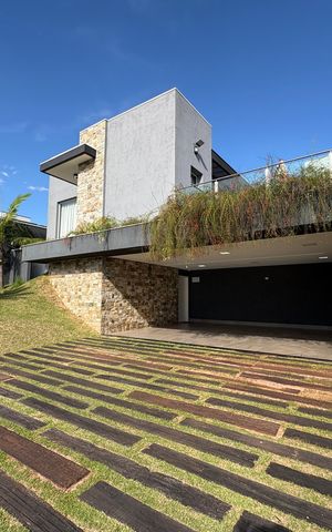 Casa de condomínio para alugar com 362m², 4 quartos e 3 vagasGaragem