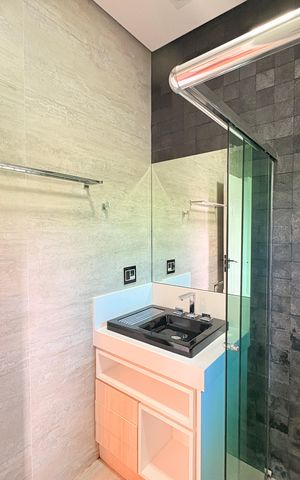 Casa de condomínio para alugar com 362m², 4 quartos e 3 vagasBanheiro da Suíte 2