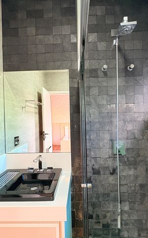 Casa de condomínio para alugar com 362m², 4 quartos e 3 vagasBanheiro da Suíte 2