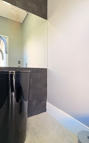 Casa de condomínio para alugar com 362m², 4 quartos e 3 vagasLavabo externo
