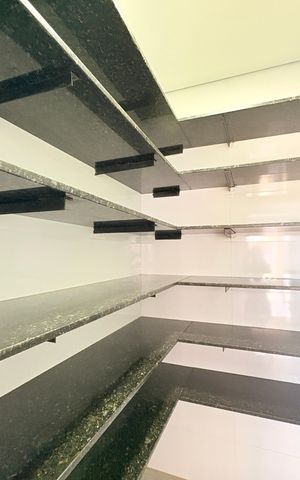 Casa de condomínio para alugar com 362m², 4 quartos e 3 vagasCozinha - dispensa