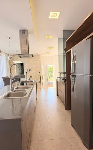 Casa de condomínio para alugar com 362m², 4 quartos e 3 vagasCozinha