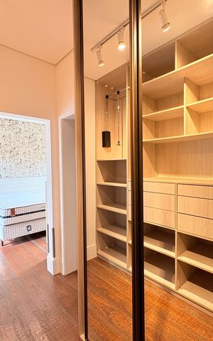 Casa de condomínio para alugar com 362m², 4 quartos e 3 vagasSuíte Master - Closet