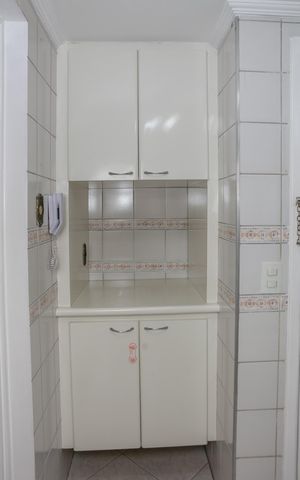 Apartamento à venda com 126m², 3 quartos e 2 vagas Apartamento à venda com 126m², 3 quartos e 2 vagasCozinha