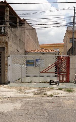 Casa à venda com 70m², 1 quarto e 2 vagas Casa à venda com 70m², 1 quarto e 2 vagasFachada