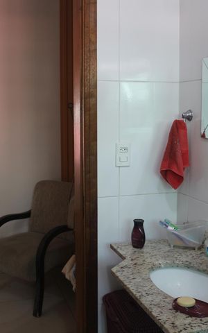 Casa à venda com 200m², 4 quartos e 4 vagasBanheiro da Suíte