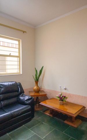 Casa para alugar com 380m², 3 quartos e 6 vagas Casa para alugar com 380m², 3 quartos e 6 vagasSala 1