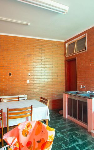 Casa para alugar com 380m², 3 quartos e 6 vagas Casa para alugar com 380m², 3 quartos e 6 vagasÁrea de Serviço