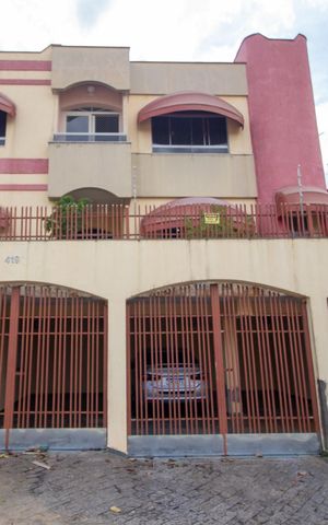 Casa para alugar com 380m², 3 quartos e 6 vagas Casa para alugar com 380m², 3 quartos e 6 vagasFachada