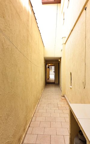 Casa à venda com 156m², 3 quartos e 2 vagasCorredor