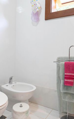 Casa de condomínio para alugar com 970m², 3 quartos e 5 vagas Casa de condomínio para alugar com 970m², 3 quartos e 5 vagasBanheiro 1 da suíte