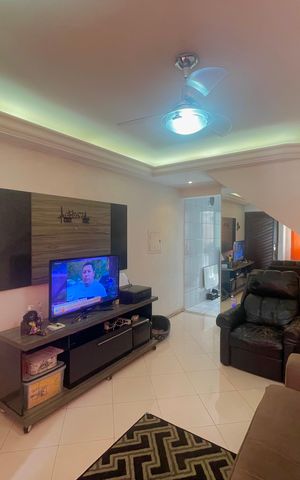 Casa à venda com 70m², 2 quartos e 1 vaga Casa à venda com 70m², 2 quartos e 1 vagaSala