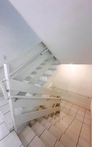 Apartamento para alugar com 55m², 2 quartos e 1 vagaEscada