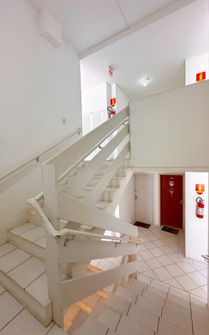 Apartamento para alugar com 55m², 2 quartos e 1 vagaEscada