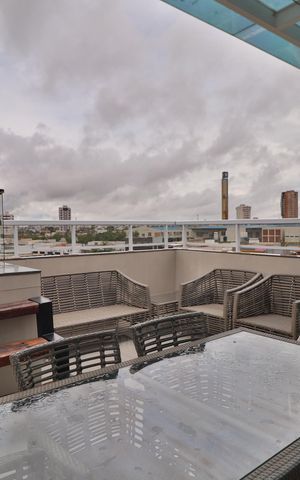 Apartamento para alugar com 189m², 2 quartos e 2 vagasVaranda