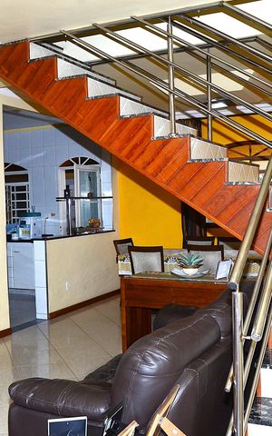 Casa à venda com 167m², 3 quartos e 3 vagasSala