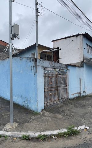 Casa à venda com 219m², 4 quartos e 3 vagas Casa à venda com 219m², 4 quartos e 3 vagasFachada