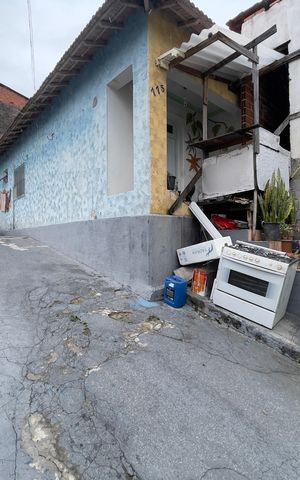 Casa à venda com 219m², 4 quartos e 3 vagas Casa à venda com 219m², 4 quartos e 3 vagasGaragem
