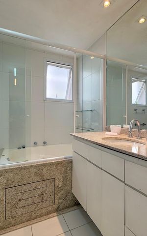 Apartamento à venda com 185m², 4 quartos e 3 vagas Apartamento à venda com 185m², 4 quartos e 3 vagasBanheiro Suíte 1