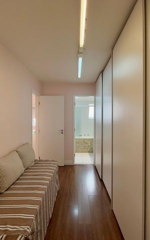 Apartamento à venda com 185m², 4 quartos e 3 vagas Apartamento à venda com 185m², 4 quartos e 3 vagasCloset Suíte 1