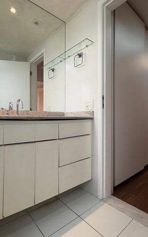 Apartamento à venda com 185m², 4 quartos e 3 vagas Apartamento à venda com 185m², 4 quartos e 3 vagasBanheiro Suíte 1