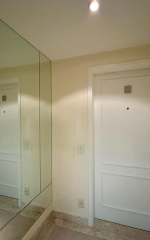 Apartamento à venda com 185m², 4 quartos e 3 vagas Apartamento à venda com 185m², 4 quartos e 3 vagasHall Social Apartamento