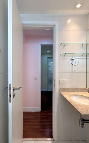 Apartamento à venda com 185m², 4 quartos e 3 vagas Apartamento à venda com 185m², 4 quartos e 3 vagasBanheiro Suíte 2