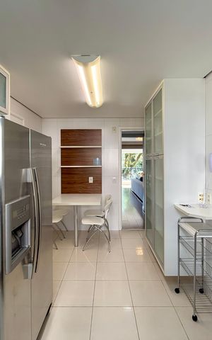 Apartamento à venda com 185m², 4 quartos e 3 vagas Apartamento à venda com 185m², 4 quartos e 3 vagasCozinha