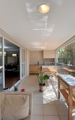 Apartamento à venda com 185m², 4 quartos e 3 vagas Apartamento à venda com 185m², 4 quartos e 3 vagasVaranda