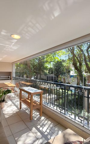Apartamento à venda com 185m², 4 quartos e 3 vagas Apartamento à venda com 185m², 4 quartos e 3 vagasVaranda
