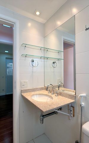 Apartamento à venda com 185m², 4 quartos e 3 vagas Apartamento à venda com 185m², 4 quartos e 3 vagasBanheiro Suíte 2