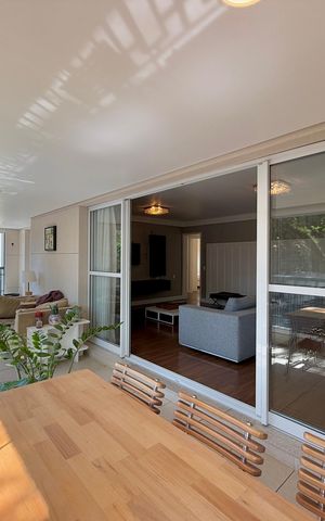 Apartamento à venda com 185m², 4 quartos e 3 vagas Apartamento à venda com 185m², 4 quartos e 3 vagasVaranda
