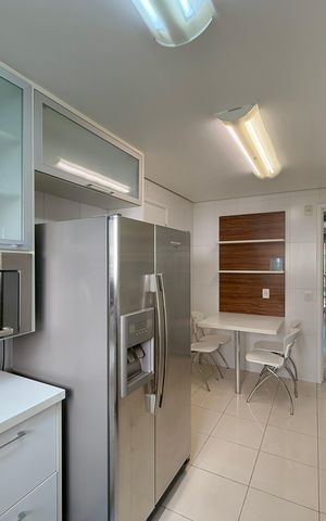 Apartamento à venda com 185m², 4 quartos e 3 vagas Apartamento à venda com 185m², 4 quartos e 3 vagasCozinha