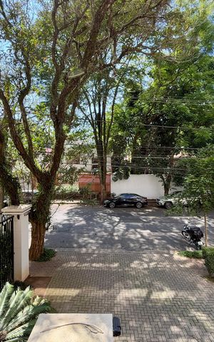 Apartamento à venda com 185m², 4 quartos e 3 vagas Apartamento à venda com 185m², 4 quartos e 3 vagasVista