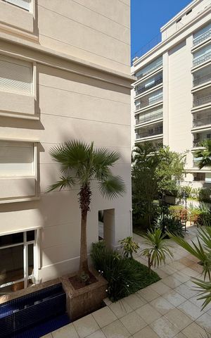 Apartamento à venda com 185m², 4 quartos e 3 vagas Apartamento à venda com 185m², 4 quartos e 3 vagasVista Suíte 2