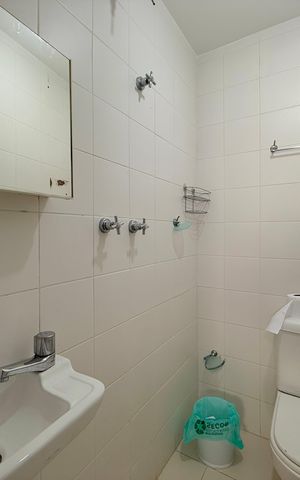 Apartamento à venda com 185m², 4 quartos e 3 vagas Apartamento à venda com 185m², 4 quartos e 3 vagasBanheiro de Serviço