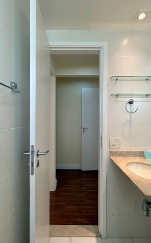 Apartamento à venda com 185m², 4 quartos e 3 vagas Apartamento à venda com 185m², 4 quartos e 3 vagasBanheiro Social
