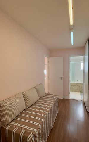 Apartamento à venda com 185m², 4 quartos e 3 vagas Apartamento à venda com 185m², 4 quartos e 3 vagasCloset Suíte 1