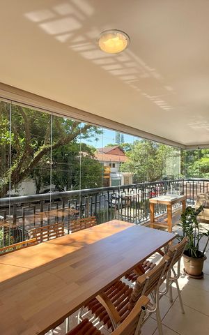Apartamento à venda com 185m², 4 quartos e 3 vagas Apartamento à venda com 185m², 4 quartos e 3 vagasVaranda