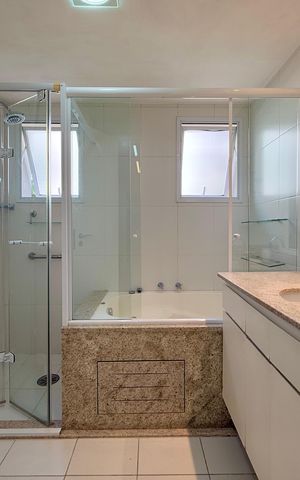 Apartamento à venda com 185m², 4 quartos e 3 vagas Apartamento à venda com 185m², 4 quartos e 3 vagasBanheiro Suíte 1