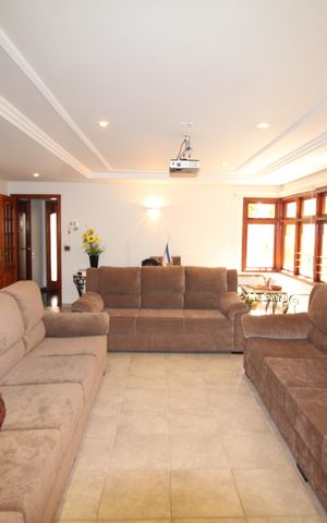 Casa à venda com 388m², 6 quartos e 6 vagasSala 1