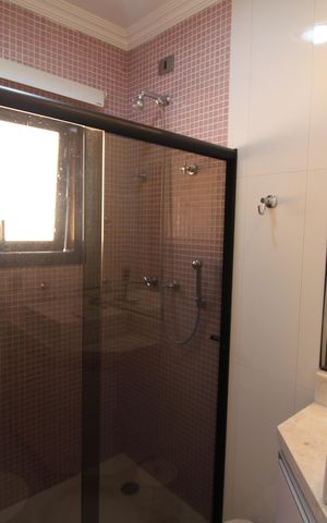 Casa à venda com 388m², 6 quartos e 6 vagasQuarto 4 - Banheiro